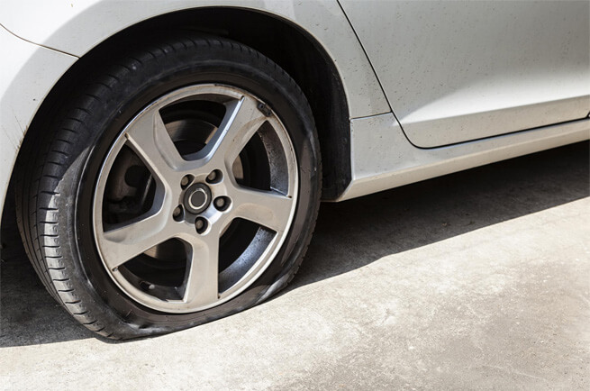 Flat Tire Repair on the Freeway Flat Tire Repair on the Freeway